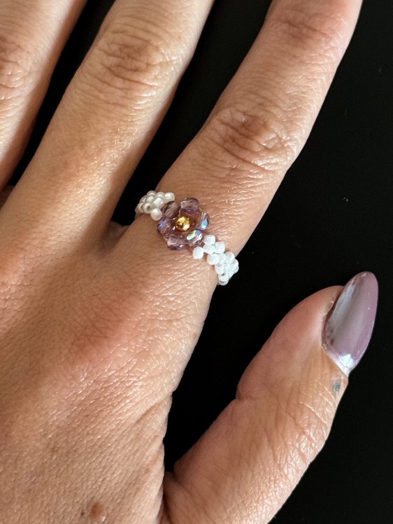 PIERŚCIONEK RETRO VIBE KWIAT Z KRYSZTAŁKÓW I SZKLANE KORALIKI