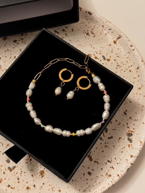 ZESTAW BRANSOLETKA PERŁY NATURALNE I KOLCZYKI KÓŁECZKA