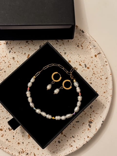 ZESTAW BRANSOLETKA PERŁY NATURALNE I KOLCZYKI KÓŁECZKA