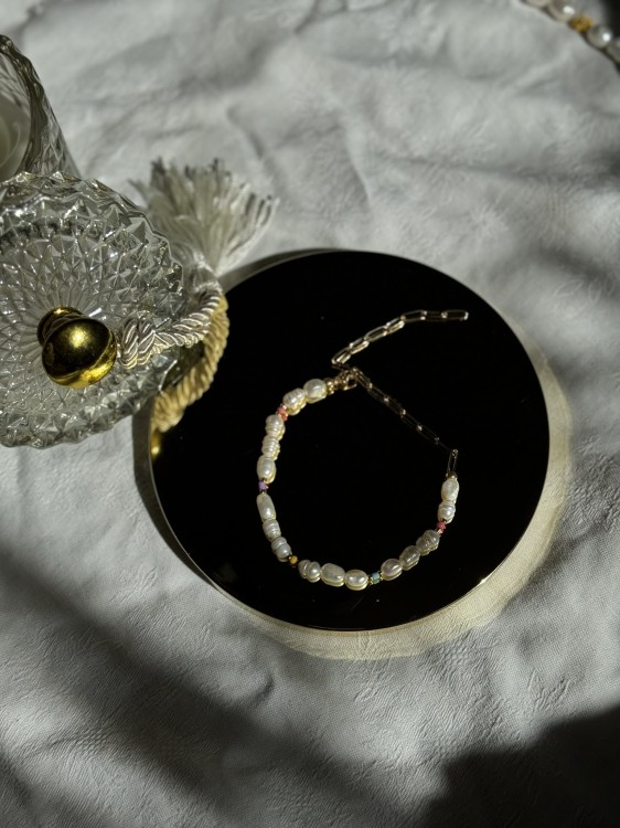 BRANSOLETKA PERLA PERŁY NATURALNE I KOLOROWE KORALIKI ZŁOTY AKCENT 1